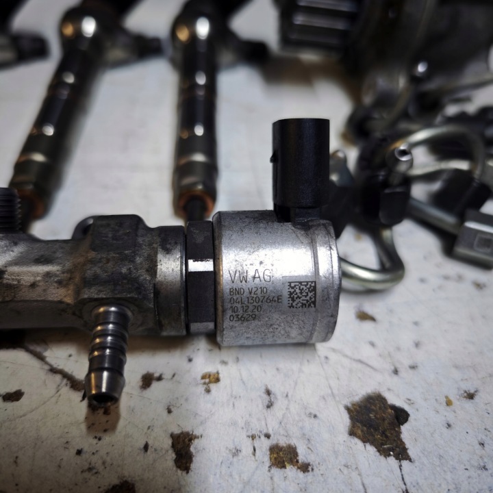 SKODA SUPERB III 2.0 UKL INJECTEURS POMPE INJECTEURS 0445010790 05L130277E