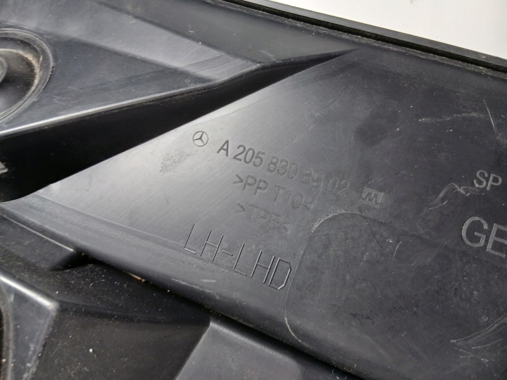 DOUBLURE DE PASSAGE DE ROUE PLASTIQUE GAUCHE MERCEDES-BENZ W205 A2058308902