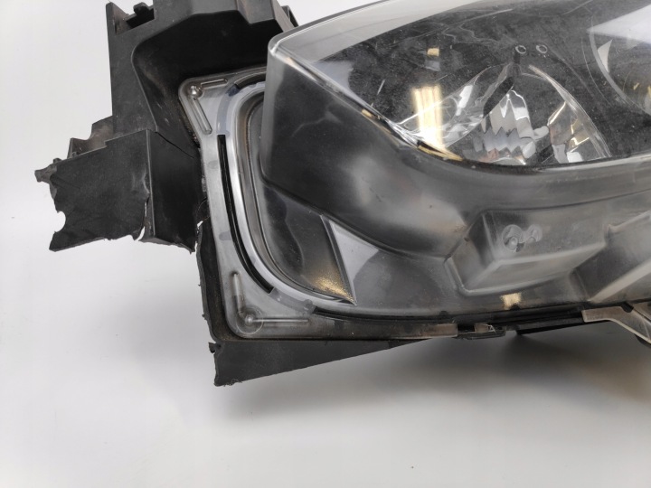 MAZDA 3 LIFT PHARE GAUCHE AVANT AVANT BACS-51040