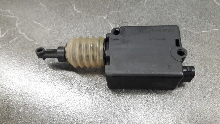 8360193 SERVOMOTEUR VITRES ARRIÈRE COUVERCLES DE COFFRE BMW E39