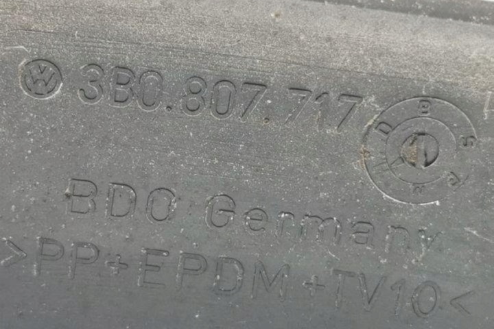GAUCHE MOULURE PARE-CHOCS AVANT VW PASSAT VARIANT B5 (3B6) 3B0807717 1.9L