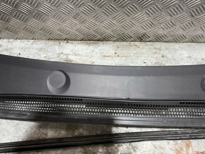 OPEL CROSSLAND X LIFT 1.2 DOUBLURE DE PASSAGE DE ROUE PLASTIQUE SUPÉRIEUR JOINT D'ÉTANCHÉITÉ 13476245