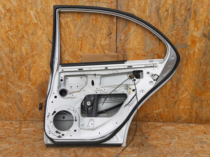MERCEDES E-KLASA W211 BERLINE DROIT ARRIÈRE PORTES 744 C744 ORIGINAL