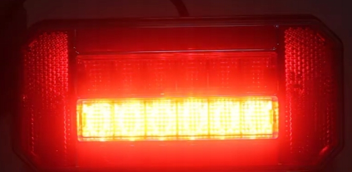 PHARE ARRIÈRE COMBINÉ LED FLOTTANT CLIGNOTANT TRACTEUR URSUS C-360 12/24V