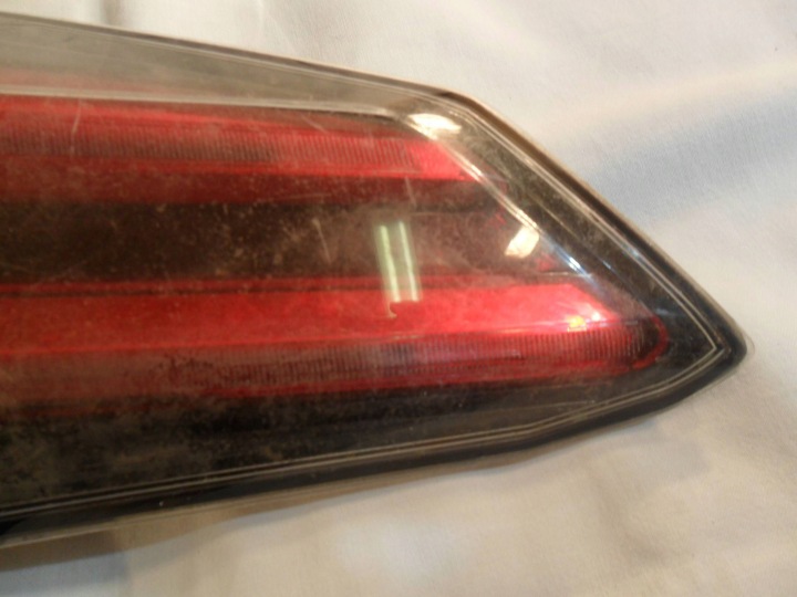 GAUCHE PHARE ARRIÈRE DANS COUVERCLE DE COFFRE TOYOTA RAV4 IV LIFT