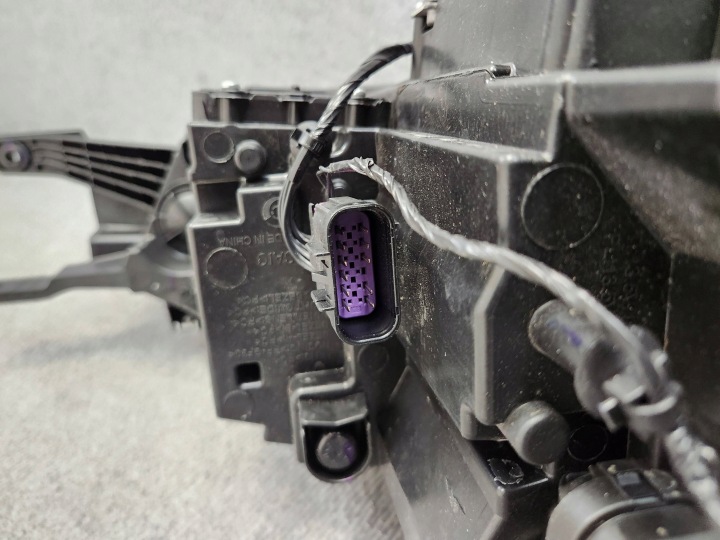 PROJECTEUR PHARE AVANT AVANT GAUCHE MG ZS LIFT COMPLET LED 2019-