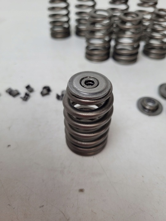HARLEY DAVIDSON MILWAUKEE-EIGHT RESSORT SOUPAPE KOLNIERZ 18100043 ENSEMBLE
