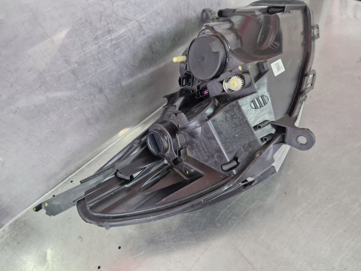 RENAULT CLIO IV 4 LIFT PHARE GAUCHE AVANT COMPLET LED 260608367R EN BON ÉTAT