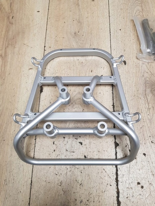 CHÂSSIS SOUS COFFRE CENTRAL COFFRE SUZUKI BURGMAN AN250 AN400 46300-05881