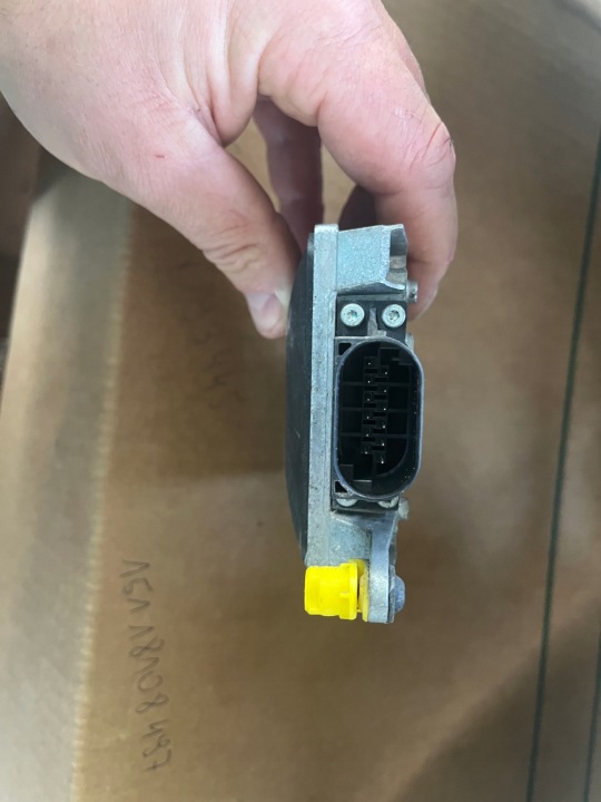 AUDI A4 A5 Q5 ASSISTANT COURROIE RADAR DROIT ARRIÈRE 8T0907566B