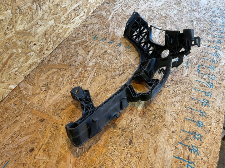 MERCEDES C CLASSE W204 07-11 GLISSIÈRE POIGNÉE FIXATION PARE-CHOCS DROIT AVANT