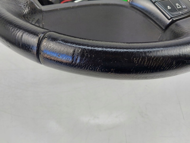 VOLANT CUIR MULTIFONCTIONNELLE 8687335 55150060 VOLVO S40 II V50