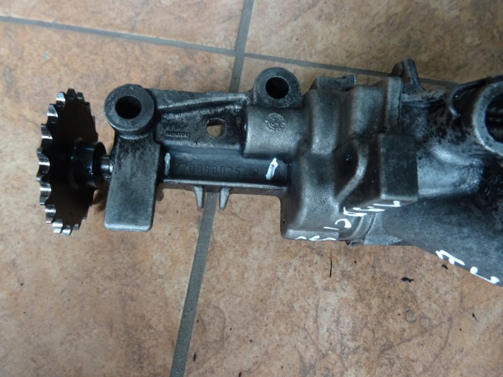 LAGUNA II 1.9DCI 03' UNIVERSEL POMPE HUILES 7700600252