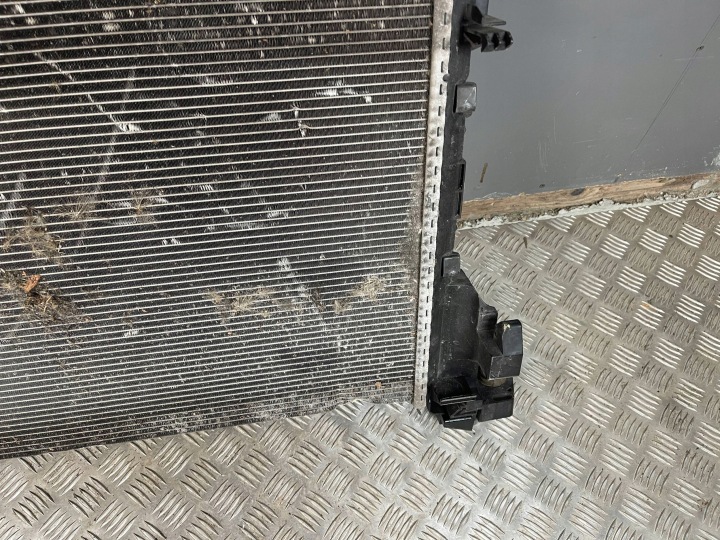 RADIATEUR EAU RENAULT TRAFIC III (X82) 214104966R