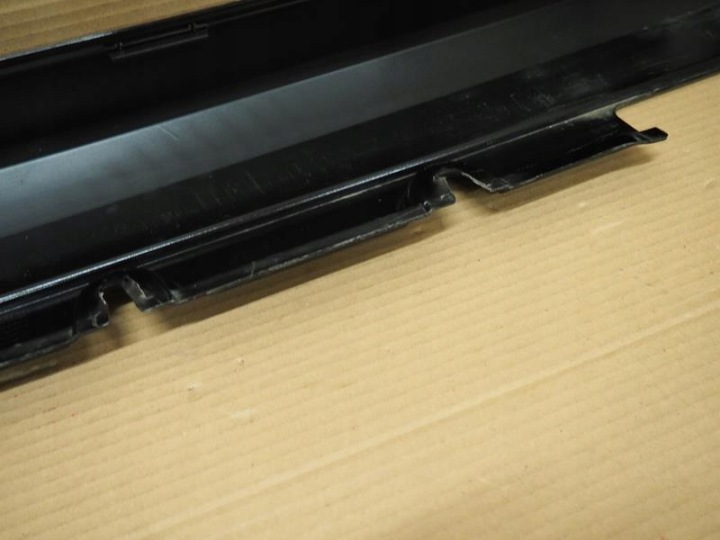REVÊTEMENT MOULURE SEUIL DROITE GLK X204 A2046982454