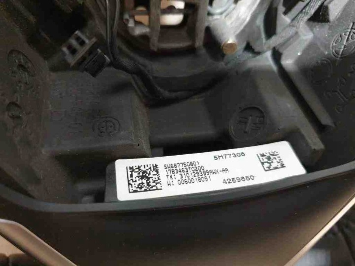 VOLANT BMW X1 (F48) 6877508 2.0L GASOLINE 2019
