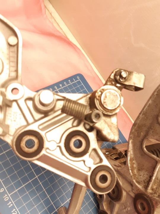 SET PODNOZKI PODNOZEK GAUCHE DROIT SUZUKI GSX 750F GSXF 750