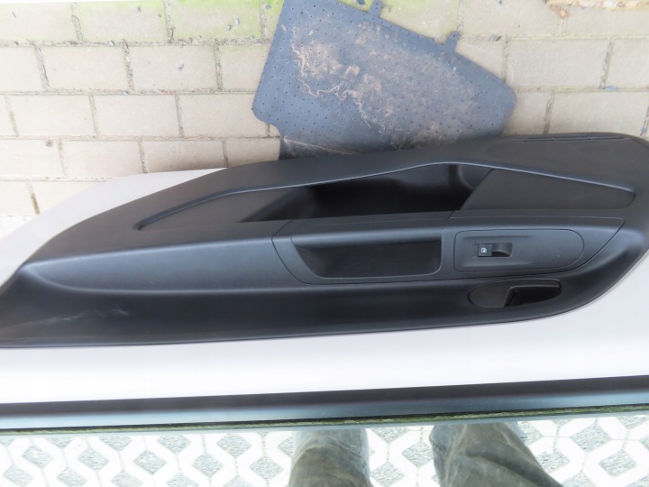VW UP 3D PORTES DROIT LB9A 70UM EUROPE