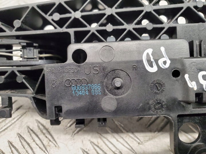 AUDI Q3 8U 8U0837886 AVANT CÔTÉ DROITE POIGNÉES EXTÉRIEURES