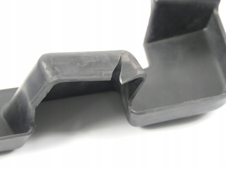 GLISSIÈRE PARE-CHOCS ARRIÈRE DROIT SUPPORTS OK RENAULT LAGUNA II 01-07R. UNIVERSEL