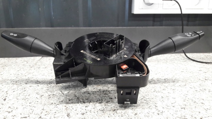 98AG13335AD COMMUTATEUR COMPOSITE FORD FIESTA MK6