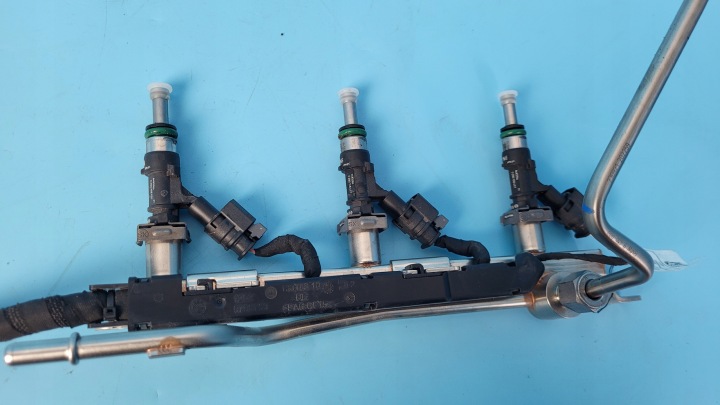 BMW X1 U11 SDRIVE18I 1.5 23R MOULURE INJECTION INJECTEUR 8489638 8483304