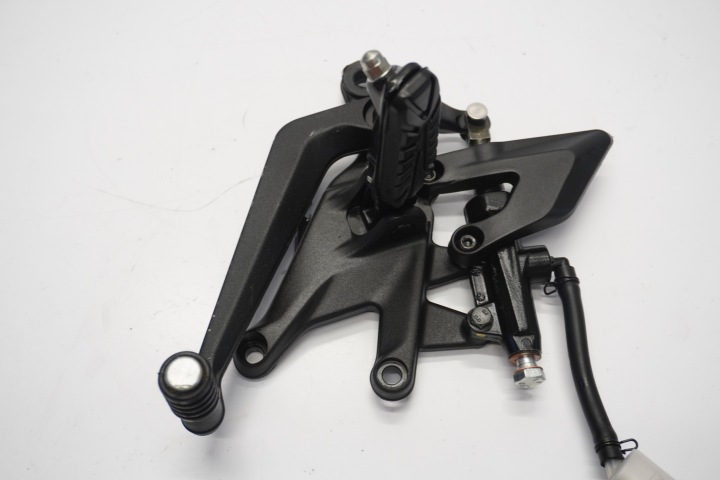 KTM 390 DUKE 24- SET PODNOZEK LEVIER RÉSERVOIR