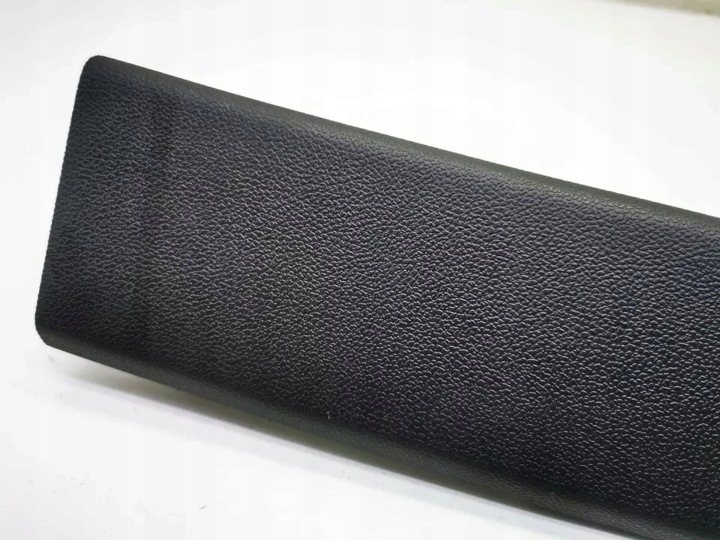 MERCEDES-BENZ R W251 2008 ÉLÉMENT GARNITURE DE PORTE COUVERCLES DE COFFRE A2517400070