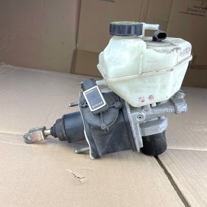 MERCEDES W211 E CLASSE POMPE DE FREIN SERVO A0004300312