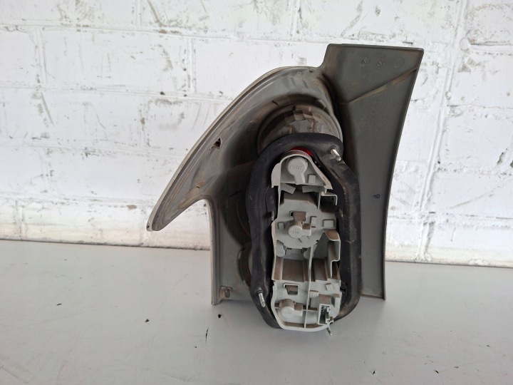 PHARE ARRIÈRE DROITE CÔTÉ TOYOTA COROLLA VERSO E121