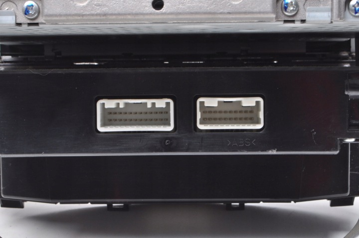 TOYOTA AVENSIS II T25 RADIO CD PANNEAU CLIMATISATION 86120-05081 55902-05050
