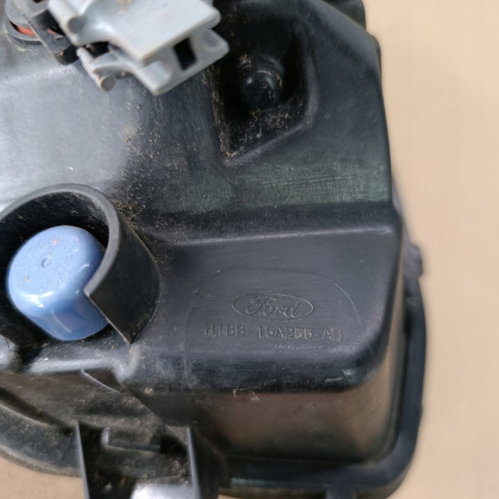 PHARES ANTIBROUILLARD GAUCHE FORD FIESTA MK8 H1BB-15A255-AB