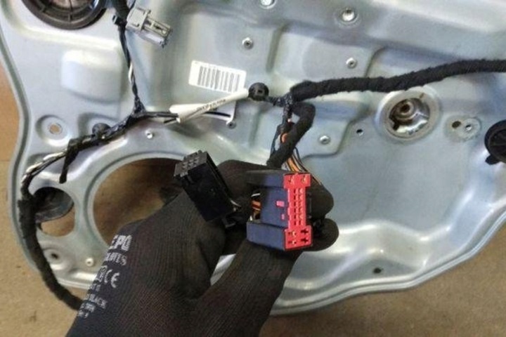 ÉLÉVATEUR VITRES ARRIÈRE DROITS PORTES VOLVO V50 (MW) 8679083 1.6L DIESEL