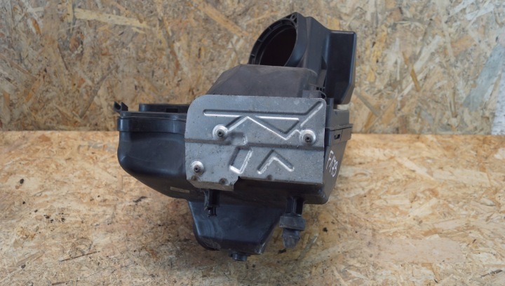 AUDI OE 8R0133835E CHÂSSIS FILTRE AIR