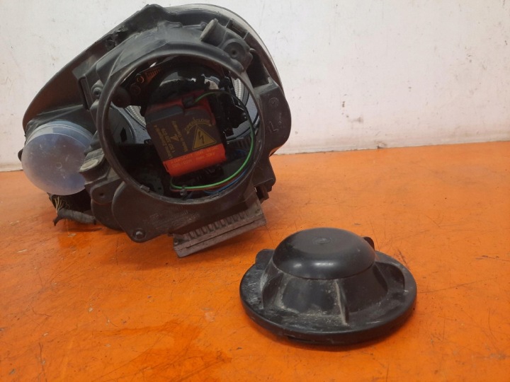 VOLKSWAGEN GOLF 5 03-09 PROJECTEUR DROIT AVANT PHARE AVANT 1K6941032