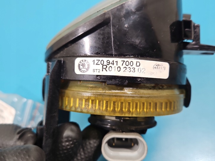 PHARES ANTIBROUILLARD DROIT SKODA OCTAVIA II 08-13 VRS 1Z0941700D