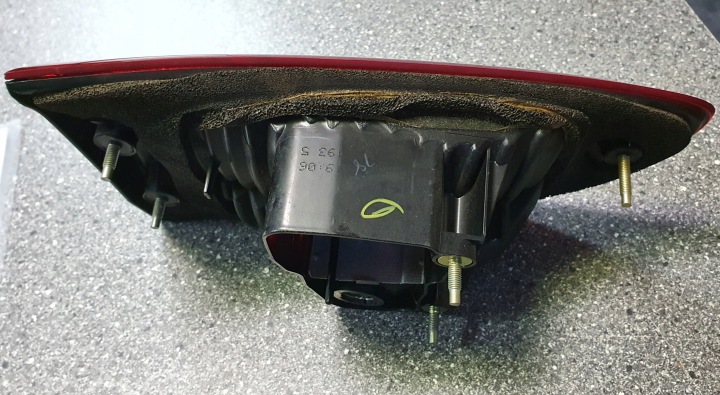 SUBARU TRIBECA B9 DROITE PHARE COUVERCLES DE COFFRE ARRIÈRE 2ZR946090