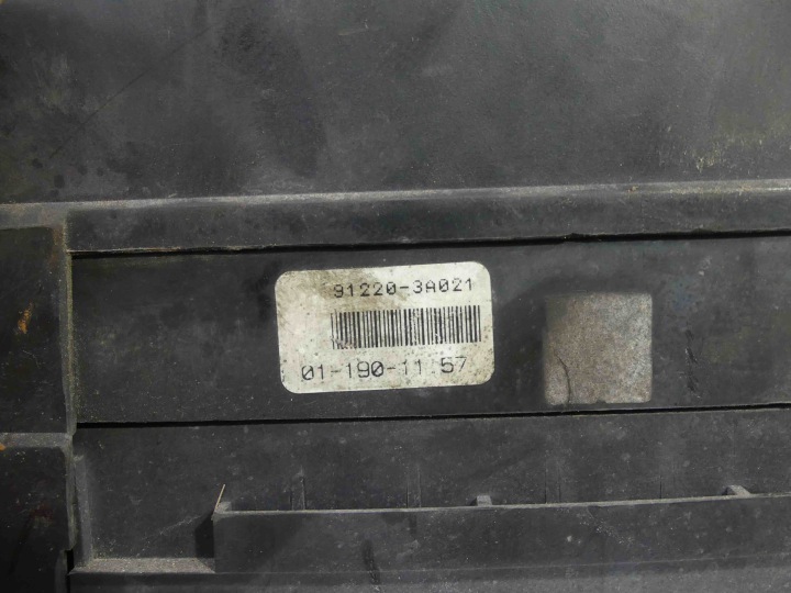 BOÎTE FUSIBLES HYUNDAI TRAJET 91220-3A021