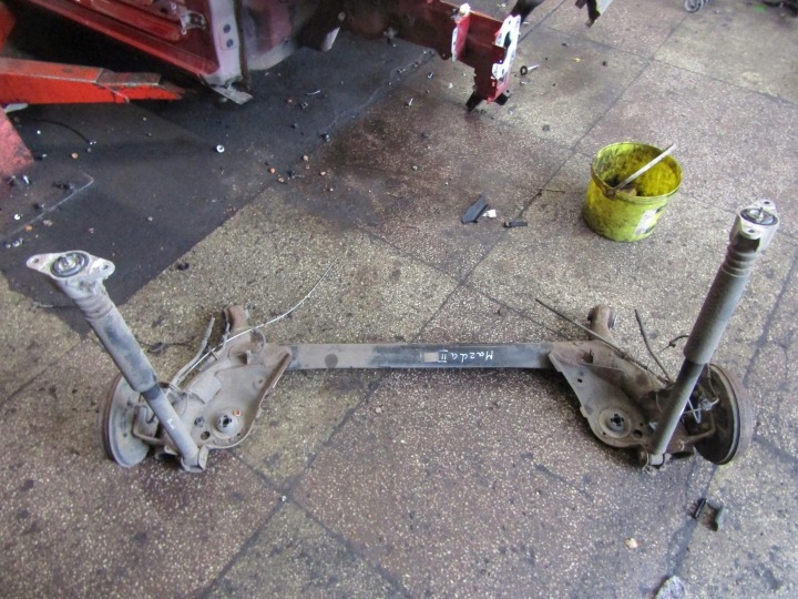 AXE ARRIÈRE POUTRE ZAWIESZNIE ARRIÈRE MAZDA 2 DJ DA6A287000 KA148KT090
