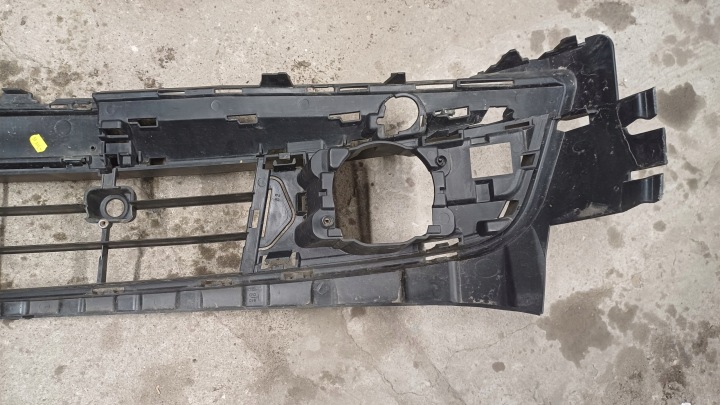 RENAULT LAGUNA III GRILLE PARE-CHOCS CENTRALE P0013246 44327