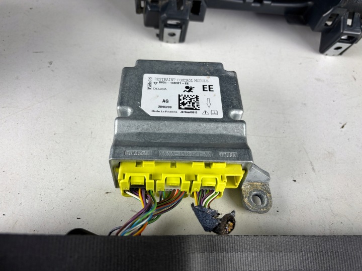 CONSOLE AIR BAG COURROIES FORD FIESTA MK7 09-13