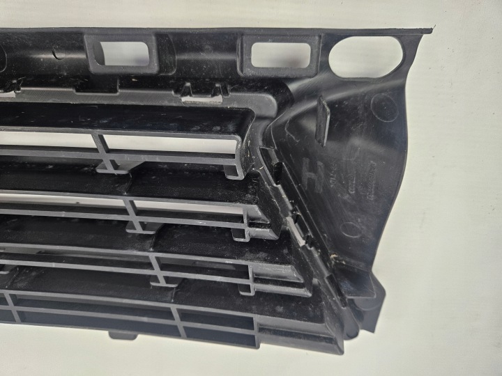 PEUGEOT 308 II T9 LIFT 2017 GRILLE CENTRALE PARE-CHOCS AVANT RADAR