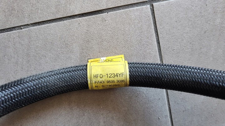 TUYAU TUYAU FIL CLIMATISATION OPEL MOKKA A X I 1.6 1.8 95376432 95353086