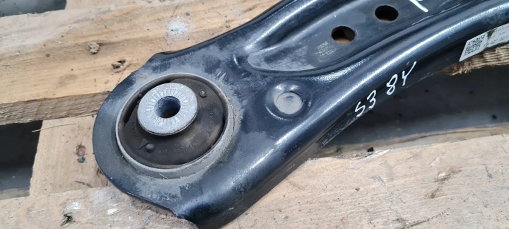 S3 8Y A3 BRAS DE SUSPENSION DROIT AVANT AVANT 2.0 TFSI 81A407152F