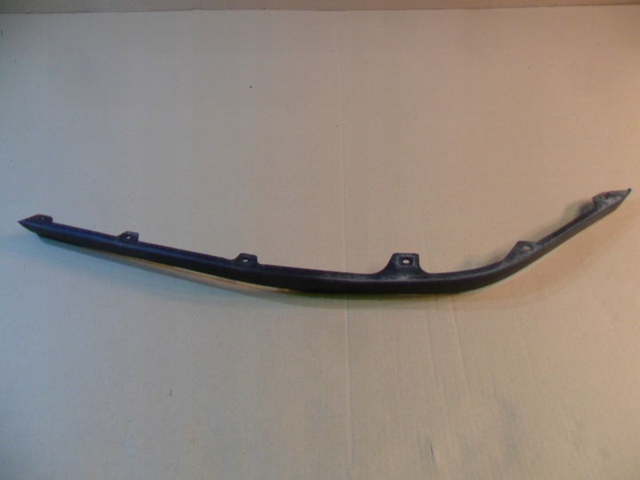MOULURE PARE-CHOCS LÈVRE TOYOTA COROLLA SDN 2001