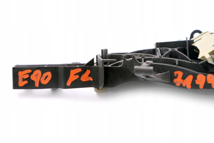 BMW E90 E91 FIXATION SUPPORT POIGNÉE GAUCHE AVANT