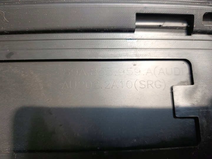 MOULURE PORTES GAUCHE AVANT AUDI Q4 E-TRON 89A853959A