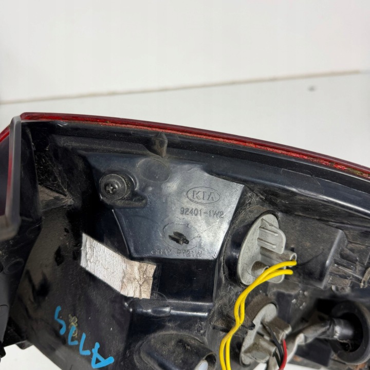 PHARE GAUCHE ARRIÈRE GAUCHE ARRIÈRE KIA RIO III 3 OE ORIGINAL 92401-1W2