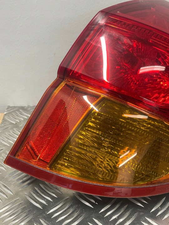 SUBARU LEGACY 2004 ARRIÈRE CÔTÉ DROITE PHARE ARRIÈRE
