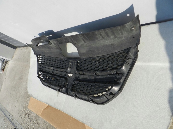 DODGE JOURNEY LIFT 10-20 CALANDRE RADIATEUR GRILLE 68080192AA